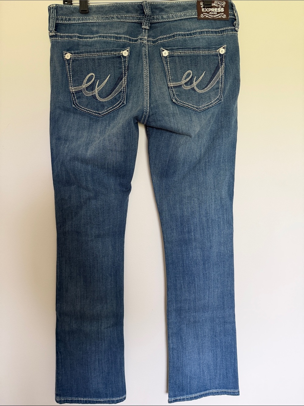 Express Women’s Barely Boot Stretch Jeans in Faded Blue Wash - Picture 2 of 5